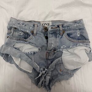 One teaspoon short Bandit style Size 23 Button Fly
Denim Light Wash Distressed"
